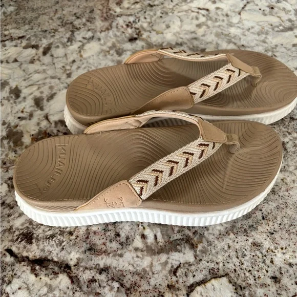 Stylish Beige and Brown Chevron Sandals - Picture 4 of 6